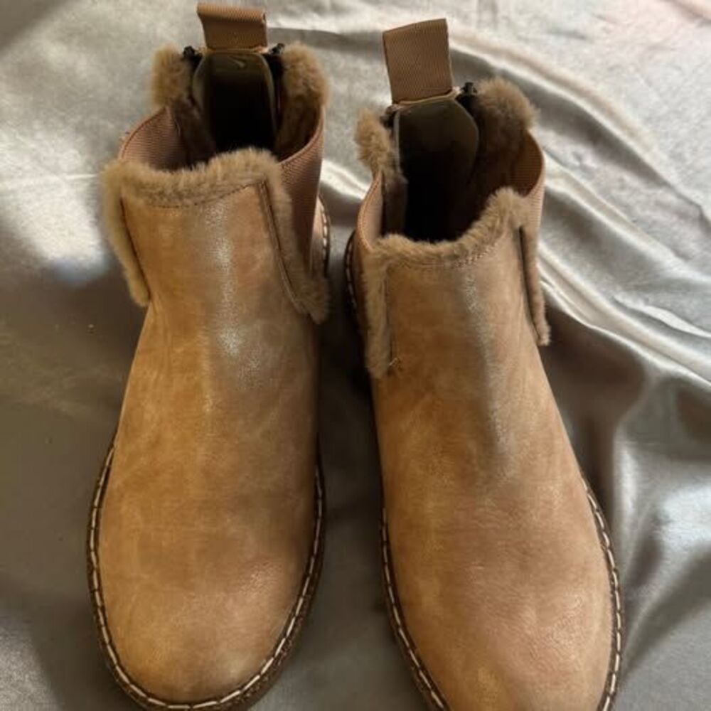 Blowfish NEW Vegan Malibu Chillin Shearling Women's 9 Chelsea style